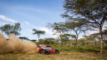 NEUVILLE SOBREVIVE A UN DURO INICIO AFRICANO