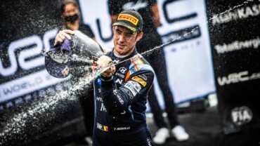 VICTORIA DE NEUVILLE EN ESPAÑA Y TÍTULO EN SUSPENSO
