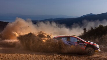 ACRÓPOLIS CON NEUVILLE PRIMERO Y MARTÍNEZ RETIRADO