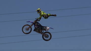 LAS 2 RUEDAS VOLARÁN ALTO EN LAGUNA CARÉN